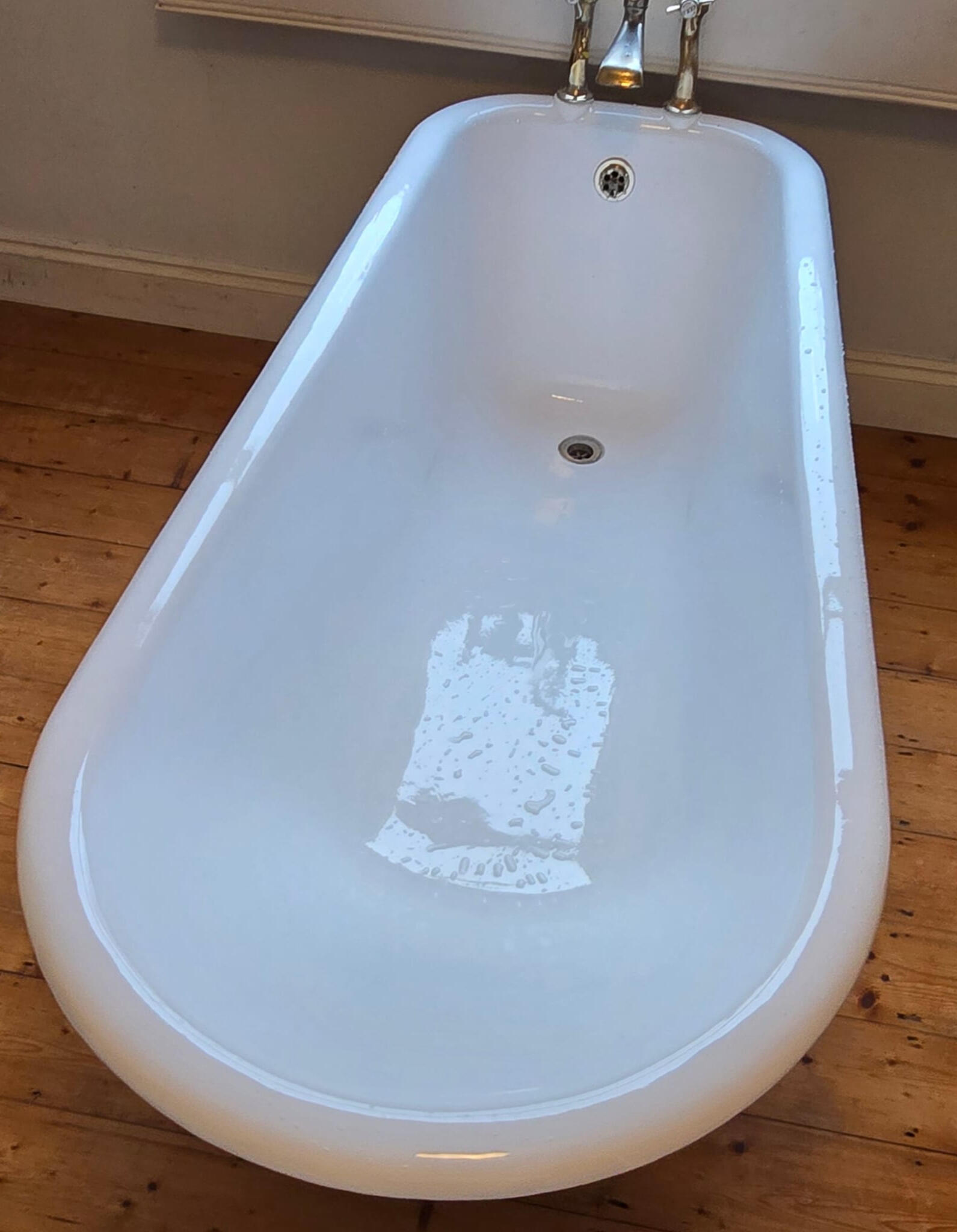 Reenamelling completion Cast iron bath re-enamelling and resurfacing in Swindon